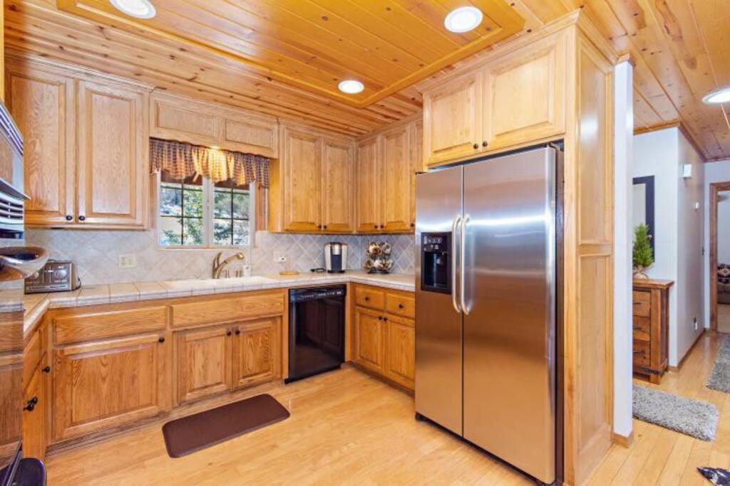 Custom Single Story Cabin With Jacuzzi Pool Table & Big Game Room With Arcade Games Big Bear Lake Εξωτερικό φωτογραφία