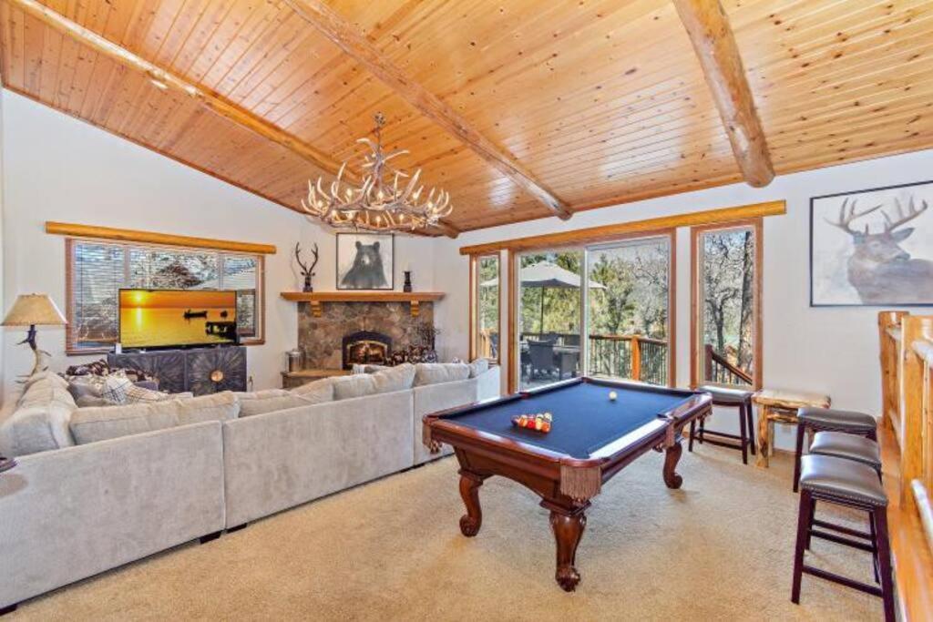 Custom Single Story Cabin With Jacuzzi Pool Table & Big Game Room With Arcade Games Big Bear Lake Εξωτερικό φωτογραφία