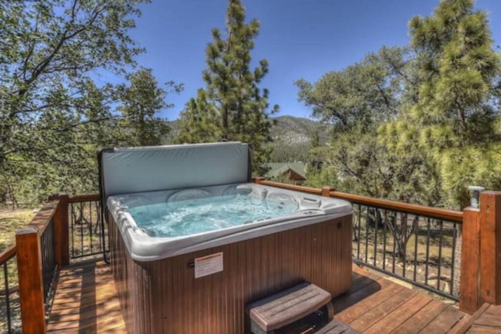 Custom Single Story Cabin With Jacuzzi Pool Table & Big Game Room With Arcade Games Big Bear Lake Εξωτερικό φωτογραφία