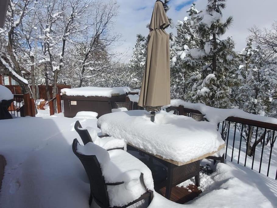 Custom Single Story Cabin With Jacuzzi Pool Table & Big Game Room With Arcade Games Big Bear Lake Εξωτερικό φωτογραφία