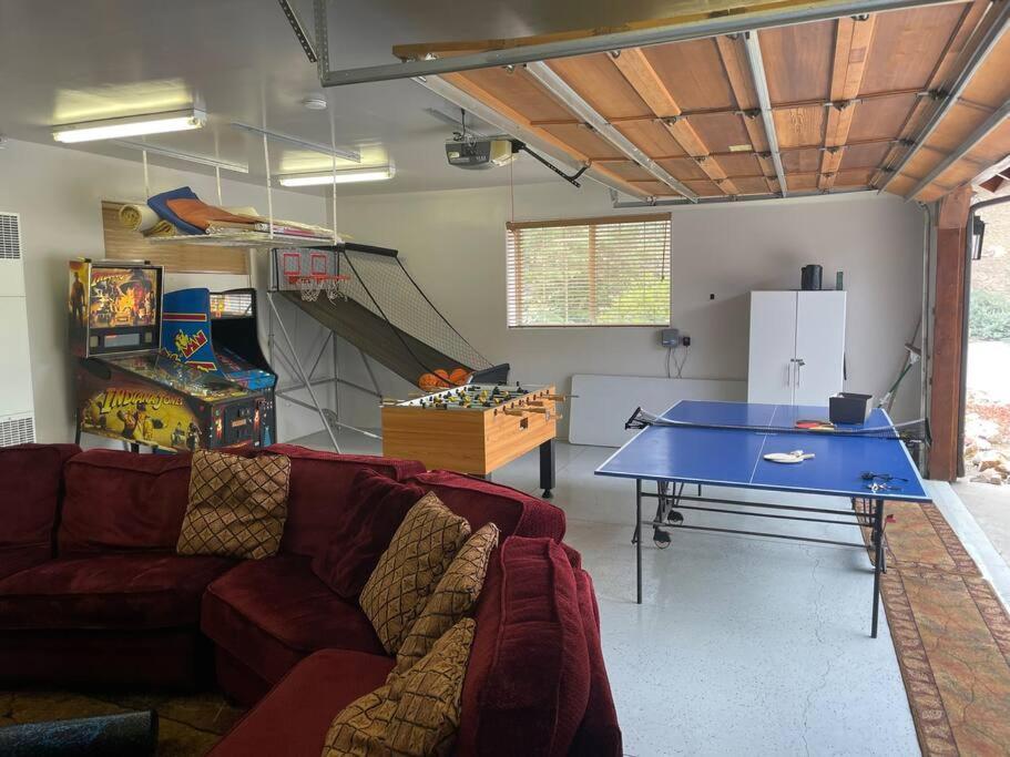 Custom Single Story Cabin With Jacuzzi Pool Table & Big Game Room With Arcade Games Big Bear Lake Εξωτερικό φωτογραφία