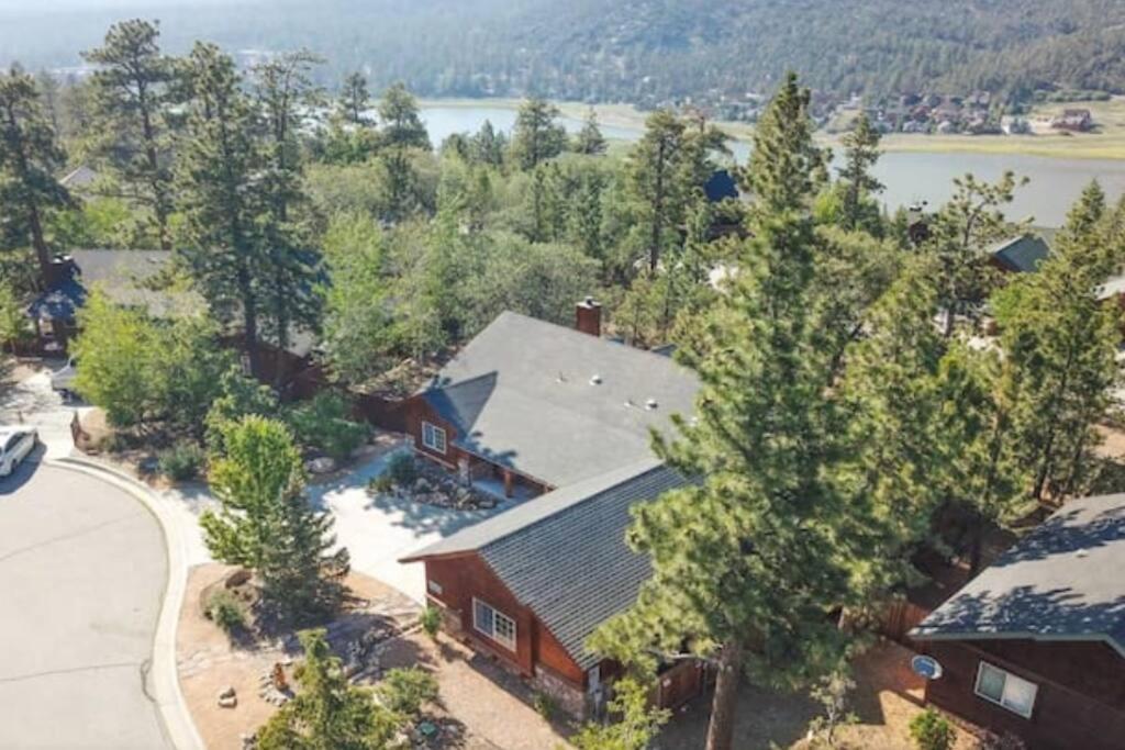 Custom Single Story Cabin With Jacuzzi Pool Table & Big Game Room With Arcade Games Big Bear Lake Εξωτερικό φωτογραφία