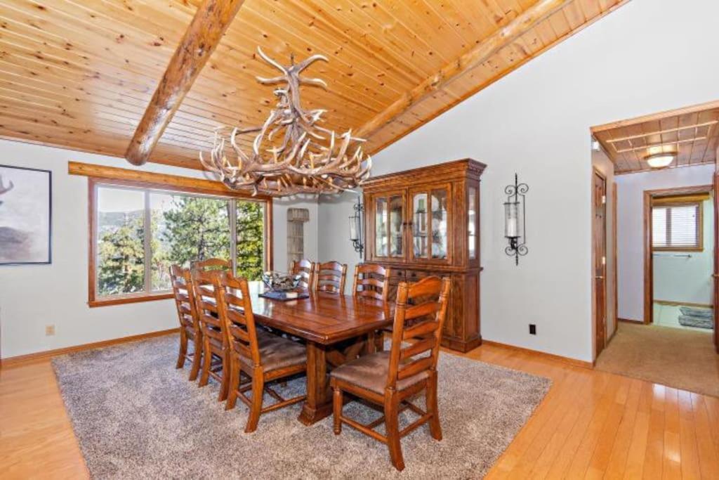 Custom Single Story Cabin With Jacuzzi Pool Table & Big Game Room With Arcade Games Big Bear Lake Εξωτερικό φωτογραφία