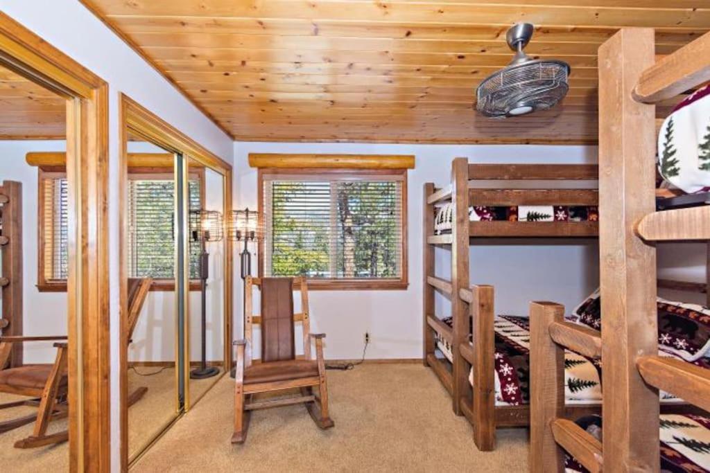 Custom Single Story Cabin With Jacuzzi Pool Table & Big Game Room With Arcade Games Big Bear Lake Εξωτερικό φωτογραφία
