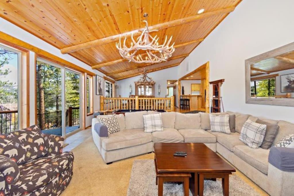 Custom Single Story Cabin With Jacuzzi Pool Table & Big Game Room With Arcade Games Big Bear Lake Εξωτερικό φωτογραφία